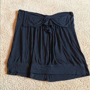 Strapless black top with bow in front